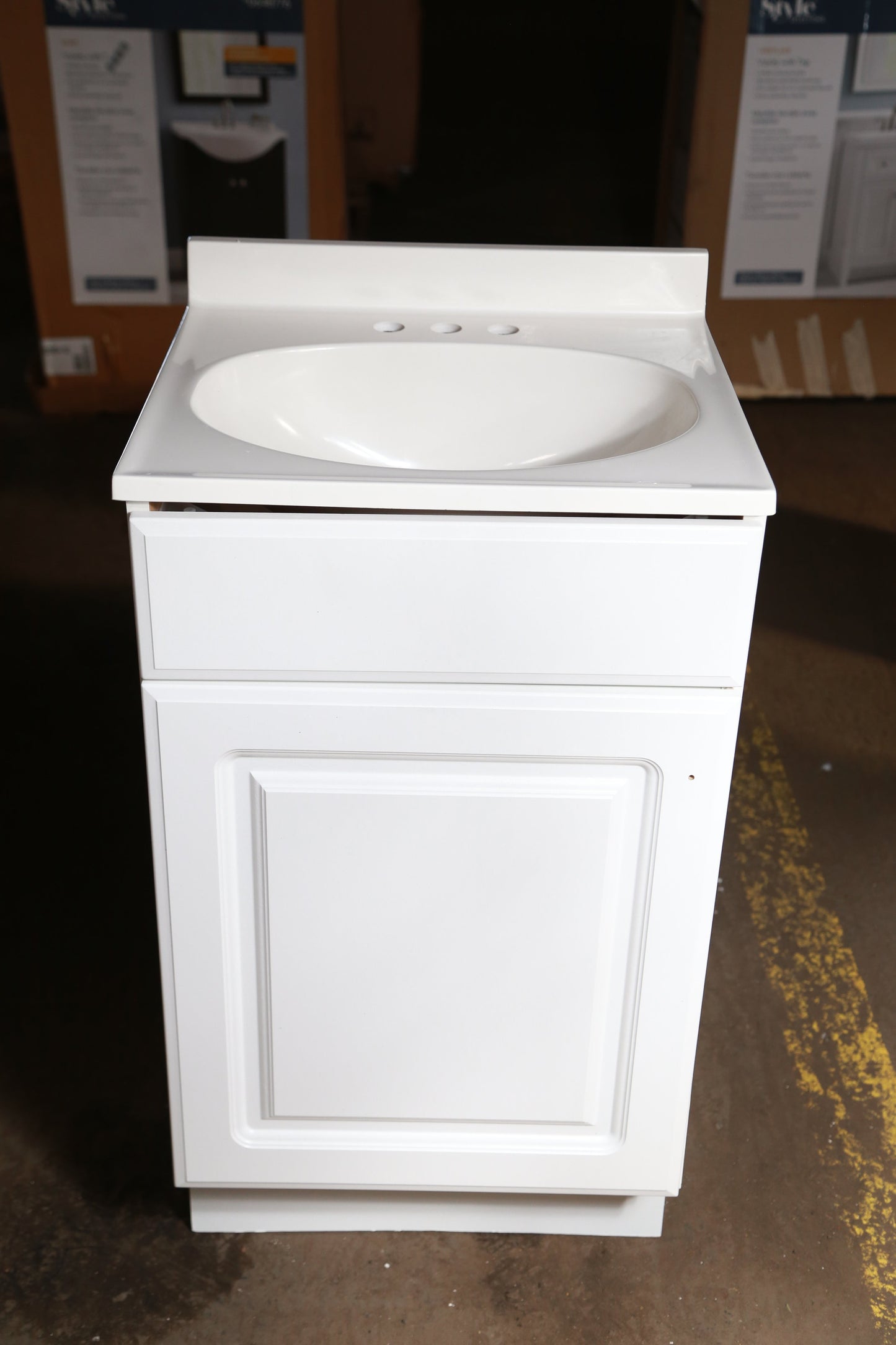 Project Source 18-in White Single Sink Bathroom Vanity with White Cultured Marble Top