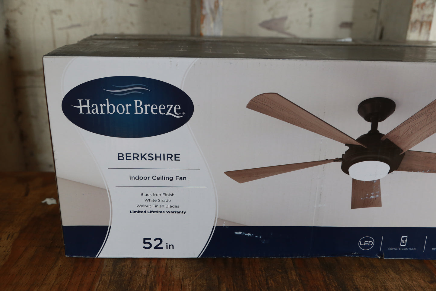 Harbor Breeze Berkshire 52-in Black Iron LED Indoor Ceiling Fan with Light Remote (5-Blade)