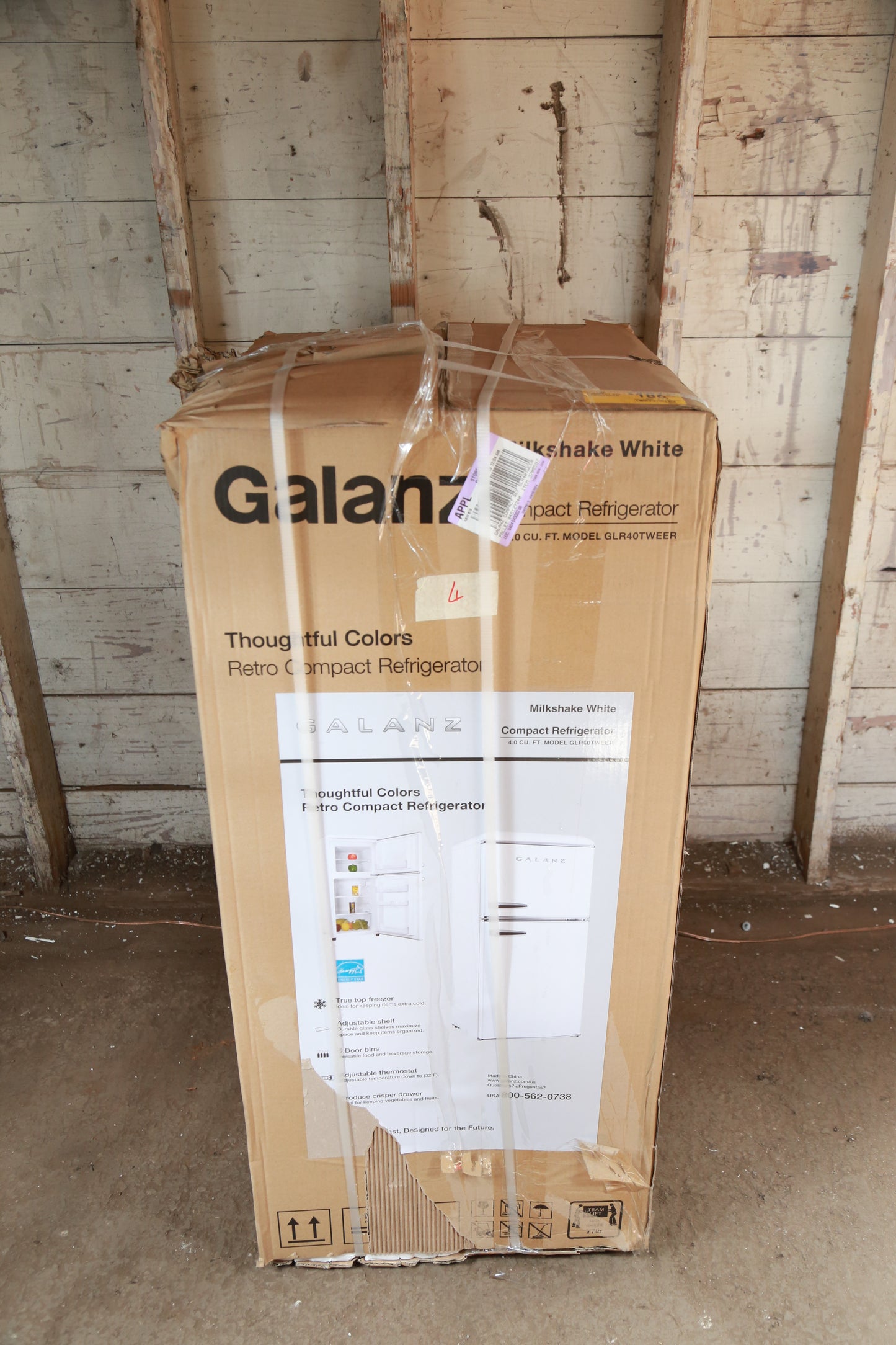 Galanz Retro dual door 4-cu ft Freestanding Mini Fridge Freezer Compartment (White)